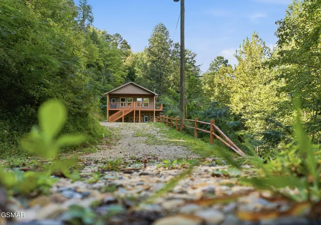 Photo 2 of Single family home for sale at 2912 Kettle Crk Way, Sevierville, TN 37876 | MLS# 3314623 | Listing updated on 2026-09-15
