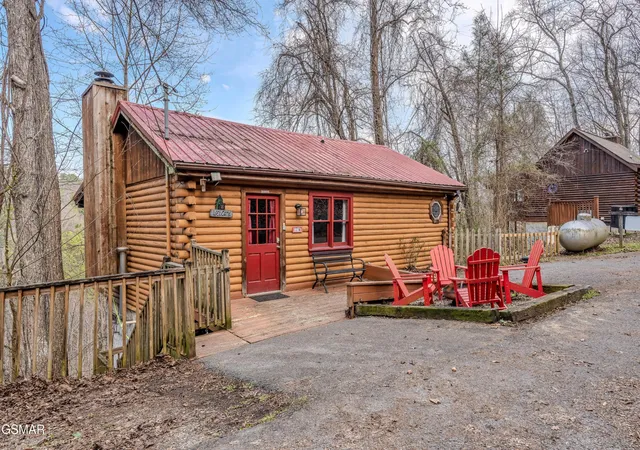 Photo 1 of Single family home for sale at 1716 Ridgecrest Dr, Sevierville, TN 37876 | MLS# 3302483 | Listing updated on 2026-10-07