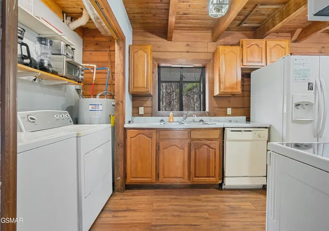 Photo 4 of Sale Pending at 1122 Eagle Pointe Way, Pigeon Forge, TN 37863 | MLS# 3548348 | Listing updated on 2026-09-14