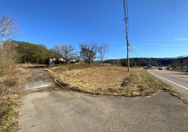Photo 1 of Sale Pending at 3045 Birds Crk Rd, Sevierville, TN 37876 | MLS# 3298355 | Listing updated on 2026-09-11