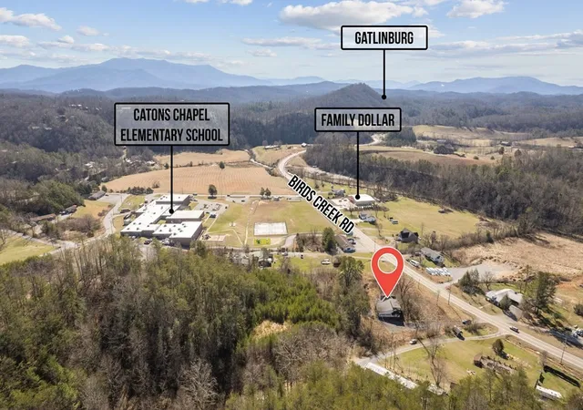 Photo 3 of Sale Pending at 3045 Birds Crk Rd, Sevierville, TN 37876 | MLS# 3298355 | Listing updated on 2026-09-11