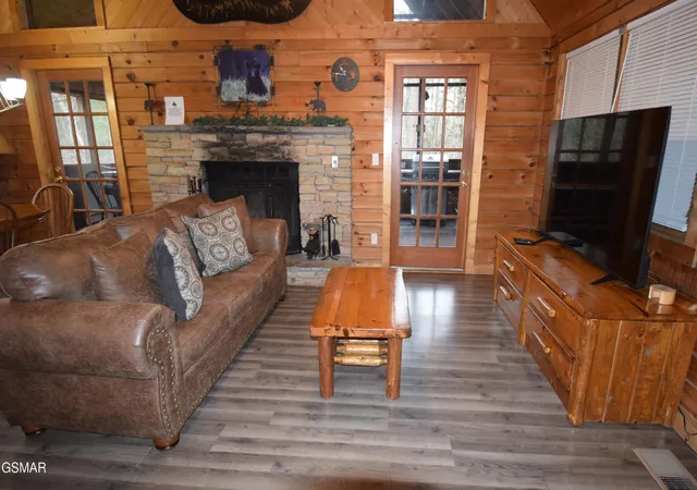 Photo 3 of Single family home for sale at 1502 Ridgecrest Dr, Sevierville, TN 37876 | MLS# 3524673 | Listing updated on 2026-09-29