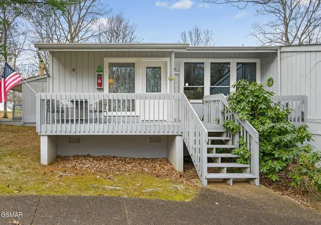 Photo 2 of Single family home for sale at 15 Eagle Ct, Crossville, TN 38558 | MLS# 3278238 | Listing updated on 2026-09-11