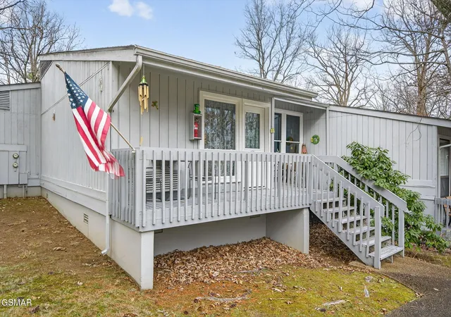 Photo 3 of Single family home for sale at 15 Eagle Ct, Crossville, TN 38558 | MLS# 3278238 | Listing updated on 2026-09-11