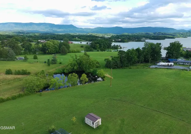 Photo 4 of House for sale at 3 Chestnut Hl Rd, Dandridge, TN 37725 | MLS# 3548392 | Listing updated on 2026-09-23