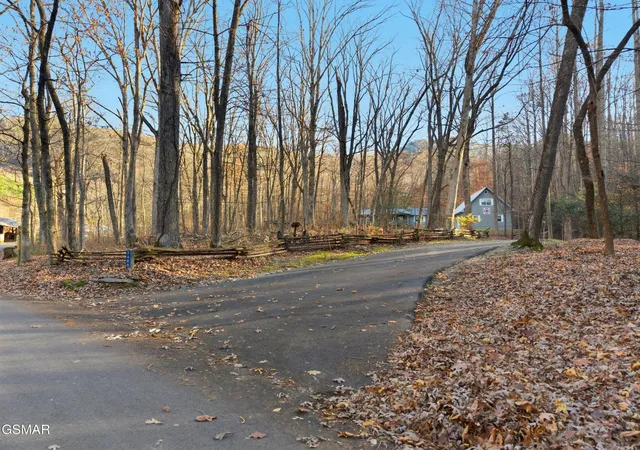Photo 3 of Single family home for sale at 3480 Sugar Camp Cir, Sevierville, TN 37862 | MLS# 3304106 | Listing updated on 2026-09-11