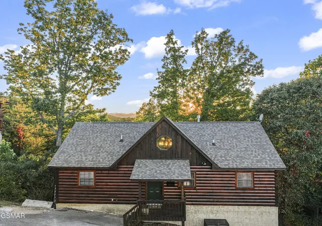 Photo 2 of Multi family home for sale at 1550 Bears Den Way, Sevierville, TN 37876 | MLS# 3317246 | Listing updated on 2026-09-11