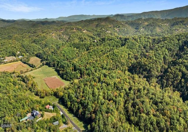 Photo 4 of Sale Pending at 3 Holly Ln, Sevierville, TN 37862 | MLS# 3548006 | Listing updated on 2026-09-14