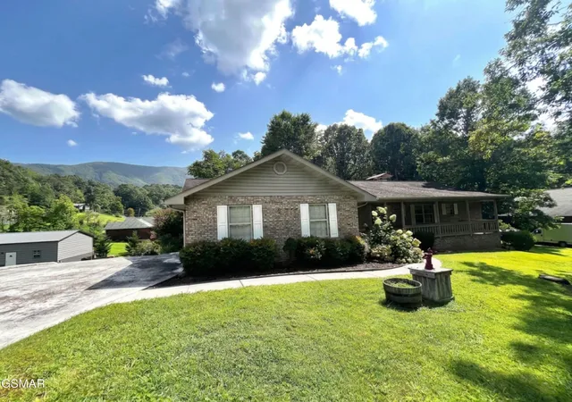 Photo 3 of Single family home for sale at 3661 Boxwood Ln, Sevierville, TN 37862 | MLS# 3548447 | Listing updated on 2026-09-14