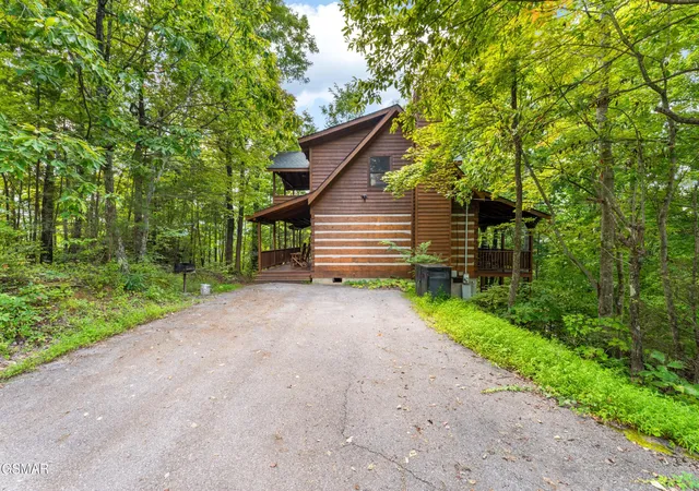 Photo 2 of Single family home for sale at 560 Thissa Way, Gatlinburg, TN 37738 | MLS# 3548450 | Listing updated on 2026-09-14