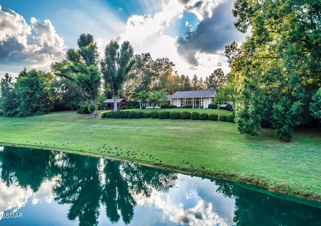 Photo 2 of Mansion for sale at 312 Paine Lake Dr, Sevierville, TN 37862 | MLS# 3510527 | Listing updated on 2026-09-11
