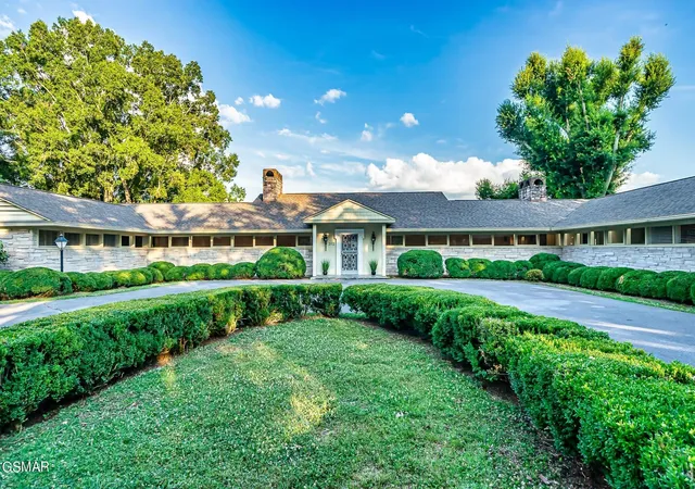 Photo 3 of Mansion for sale at 312 Paine Lake Dr, Sevierville, TN 37862 | MLS# 3510527 | Listing updated on 2026-09-11