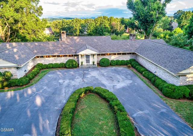 Photo 3 of Single family home for sale at 312 Paine Lake Dr, Sevierville, TN 37862 | MLS# 3510527 | Listing updated on 2026-09-11