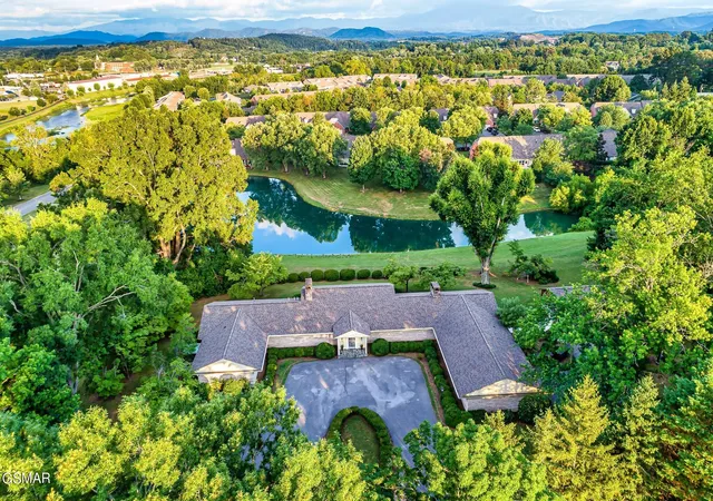 Photo 4 of Single family home for sale at 312 Paine Lake Dr, Sevierville, TN 37862 | MLS# 3510527 | Listing updated on 2026-09-11