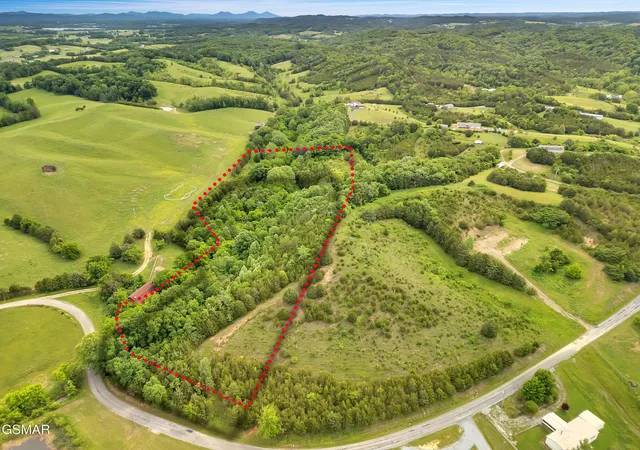Photo 2 of Sale Pending at 335 Oakwood Rd, Midway, TN 37809 | MLS# 3302149 | Listing updated on 2026-09-11
