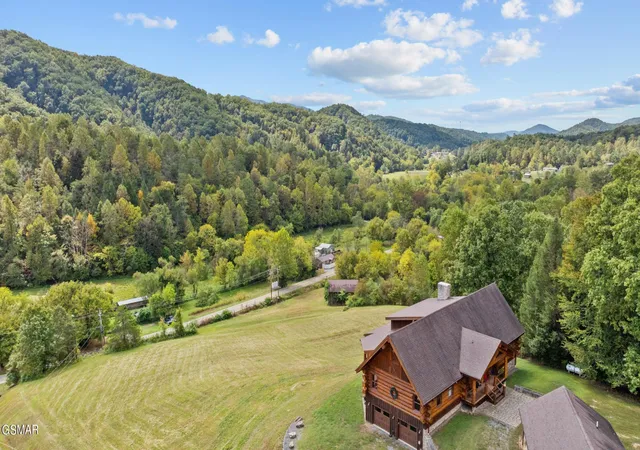 Photo 3 of Single family home for sale at 4769 Jones Cvs Rd, Cosby, TN 37722 | MLS# 3269808 | Listing updated on 2026-09-11