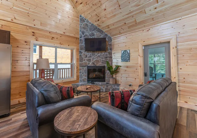 Photo 3 of Sale Pending at 44 Heritage Hills Dr, Pigeon Forge, TN 37862 | MLS# 3278406 | Listing updated on 2026-09-11