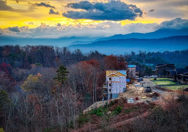 Photo 1 of Sale Pending at 2670 Cloud View Dr, Sevierville, TN 37862 | MLS# 3528627 | Listing updated on 2026-09-11
