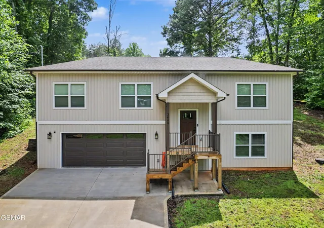Photo 1 of Single family home for sale at 2068 Highpoint Ln, Sevierville, TN 37876 | MLS# 3298277 | Listing updated on 2026-09-29