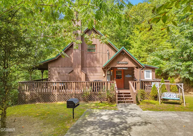 Photo 3 of Single family home for sale at 2947 Patty View Way, Sevierville, TN 37862 | MLS# 3278206 | Listing updated on 2026-09-11