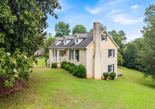 Photo 3 of Single family home for sale at 5956 Crestview Dr, Hixson, TN 37343 | MLS# 3233710 | Listing updated on 2026-09-24