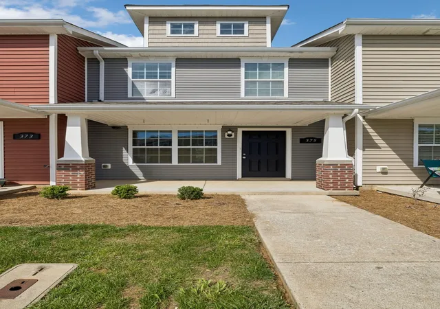 Photo 2 of Townhouse for sale at 375 Sam Houston Cir, Clarksville, TN 37040 | MLS# 3251384 | Listing updated on 2026-09-15