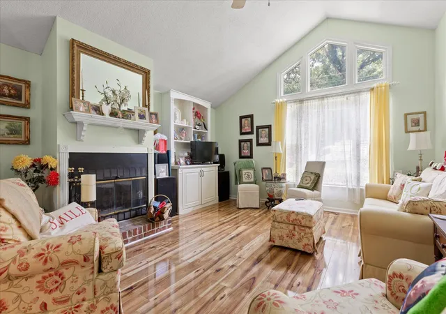 Photo 2 of Single family home for sale at 723 Pine Brow Trl, Chattanooga, TN 37421 | MLS# 3233894 | Listing updated on 2026-09-11