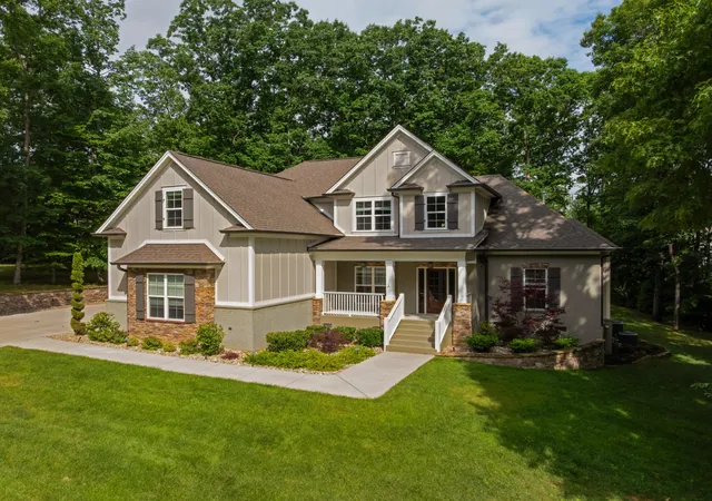 Photo 2 of Single family home for sale at 2415 Anchor Trl, Signal Mountain, TN 37377 | MLS# 3234193 | Listing updated on 2026-09-24