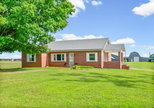 Photo 3 of Single family home for sale at 3350 Kirkwood Rd, Clarksville, TN 37043 | MLS# 3270650 | Listing updated on 2026-09-14