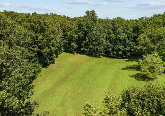 Photo 3 of Single family home for sale at 414 Valleywood Dr, Dickson, TN 37055 | MLS# 3320074 | Listing updated on 2026-09-27