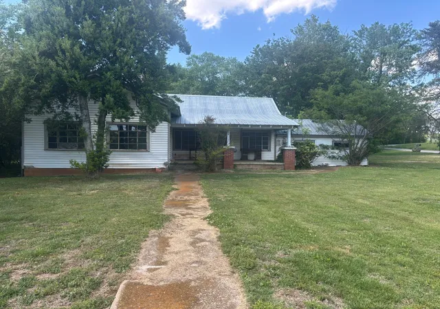 Photo 1 of Single family home for sale at 1717 Georgia Xing Rd, Winchester, TN 37398 | MLS# 3234838 | Listing updated on 2026-09-14