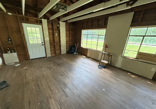 Photo 3 of Single family home for sale at 1717 Georgia Xing Rd, Winchester, TN 37398 | MLS# 3234838 | Listing updated on 2026-09-14