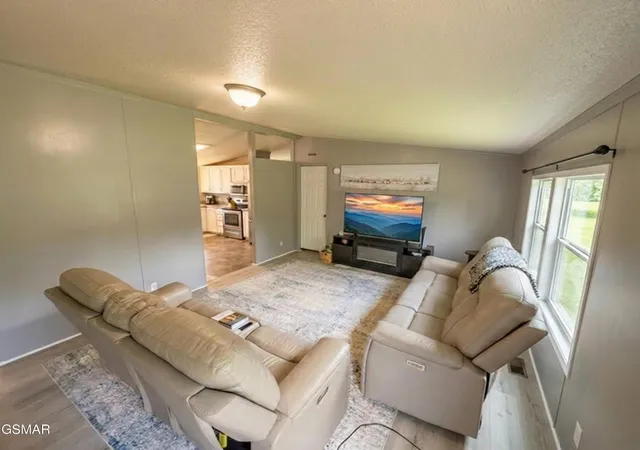 Photo 2 of Manufactured home for sale at 132 Fred King Ln, Sevierville, TN 37876 | MLS# 3280805 | Listing updated on 2026-10-05