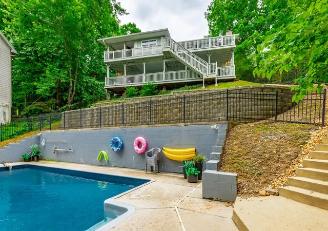 Photo 3 of Single family home for sale at 1043 Clift Cave Dr, Soddy Daisy, TN 37379 | MLS# 3239612 | Listing updated on 2026-09-11