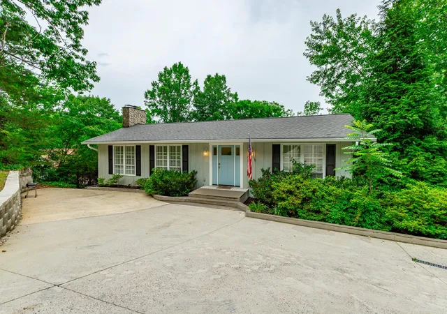 Photo 4 of Single family home for sale at 1043 Clift Cave Dr, Soddy Daisy, TN 37379 | MLS# 3239612 | Listing updated on 2026-10-09