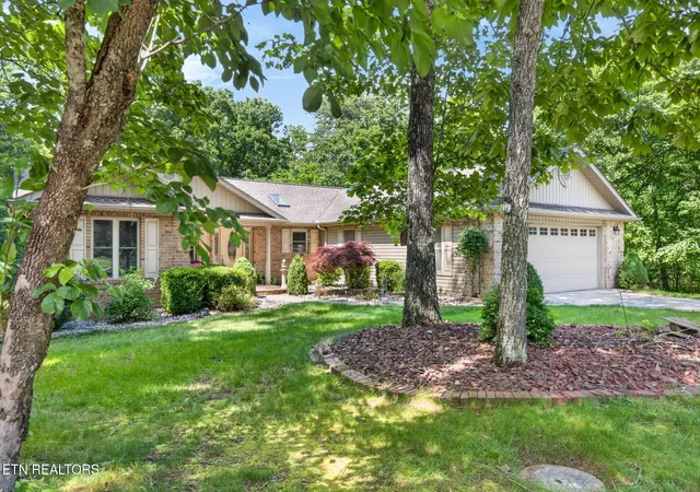 Photo 3 of Single family home for sale at 657 Lakeview Dr, Crossville, TN 38558 | MLS# 3239660 | Listing updated on 2026-09-12