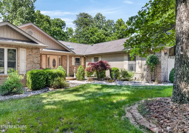 Photo 3 of Single family home for sale at 657 Lakeview Dr, Crossville, TN 38558 | MLS# 3239660 | Listing updated on 2026-09-12