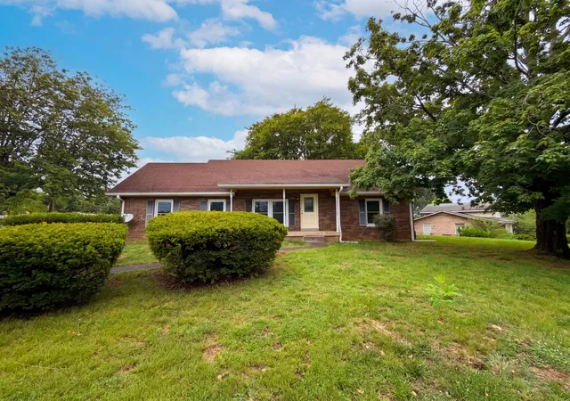 Photo 2 of Single family home for sale at 2536 Edge O Lake Dr, Nashville, TN 37217 | MLS# 3239686 | Listing updated on 2026-09-15