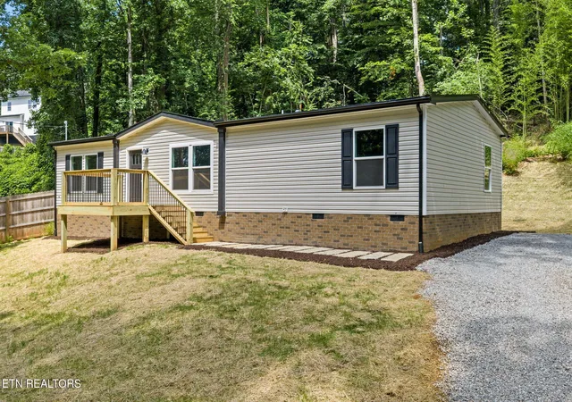 Photo 3 of Manufactured home for sale at 1153 Army St, Knoxville, TN 37920 | MLS# 3544619 | Listing updated on 2026-09-14