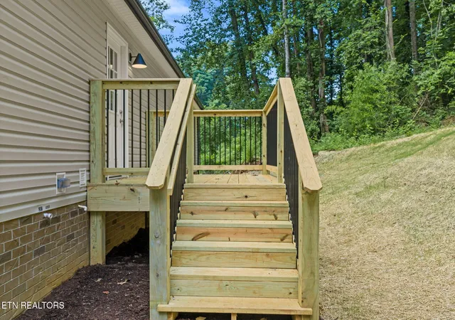 Photo 4 of Manufactured home for sale at 1153 Army St, Knoxville, TN 37920 | MLS# 3544619 | Listing updated on 2026-09-14