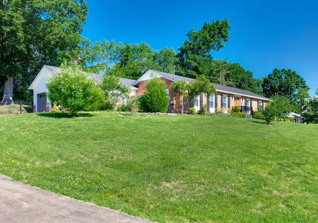 Photo 3 of Single family home for sale at 57 Vaughns Gap Rd, Nashville, TN 37205 | MLS# 3242162 | Listing updated on 2026-10-02