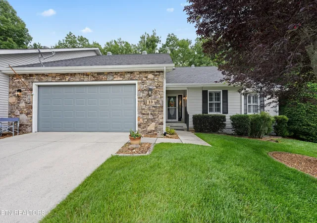 Photo 1 of Single family home for sale at 13 Kent Ct, Crossville, TN 38558 | MLS# 3242144 | Listing updated on 2026-09-15