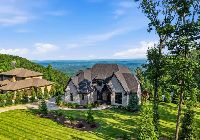 Photo 1 of Mansion for sale at 8008 Mountain Laurel Trl, Signal Mountain, TN 37377 | MLS# 3242348 | Listing updated on 2026-09-11