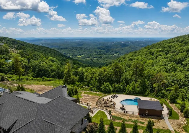 Photo 2 of Mansion for sale at 8008 Mountain Laurel Trl, Signal Mountain, TN 37377 | MLS# 3242348 | Listing updated on 2026-09-11
