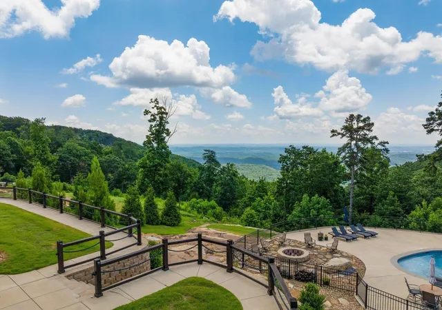 Photo 3 of Mansion for sale at 8008 Mountain Laurel Trl, Signal Mountain, TN 37377 | MLS# 3242348 | Listing updated on 2026-09-11