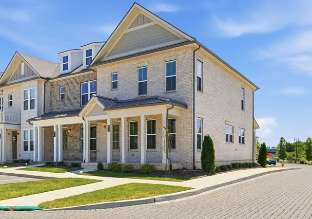 Photo 1 of Townhouse for sale at 400 Perch St, Hendersonville, TN 37075 | MLS# 3242380 | Listing updated on 2026-09-13