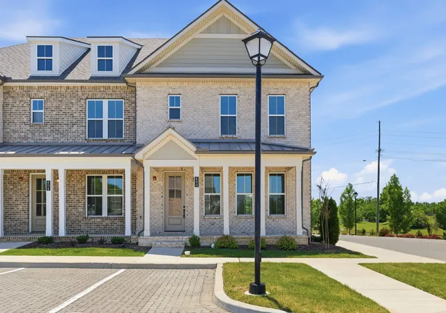 Photo 2 of Townhouse for sale at 400 Perch St, Hendersonville, TN 37075 | MLS# 3242380 | Listing updated on 2026-09-13