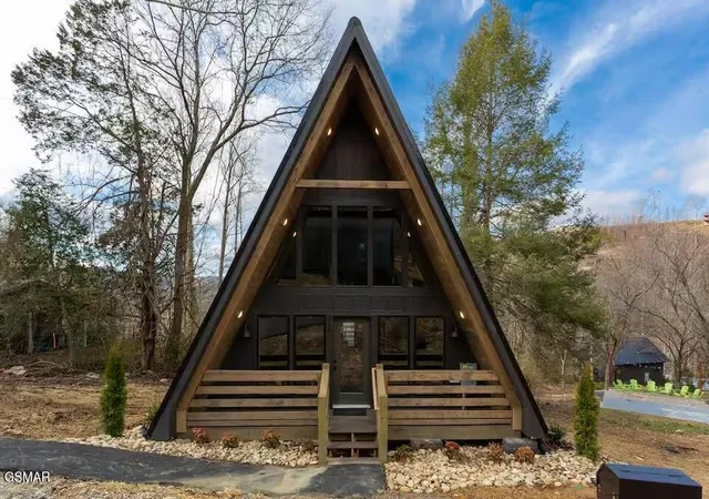 Photo 1 of Single family home for sale at 324 Lewis Clabo Road, Gatlinburg, TN 37738 | MLS# 3528411 | Listing updated on 2026-09-11