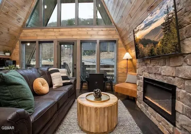 Photo 2 of Single family home for sale at 324 Lewis Clabo Road, Gatlinburg, TN 37738 | MLS# 3528411 | Listing updated on 2026-09-11