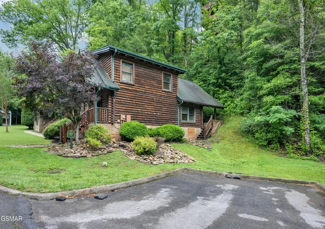 Photo 3 of Single family home for sale at 644 Gatlinburg Fls Way, Gatlinburg, TN 37738 | MLS# 3280811 | Listing updated on 2026-09-11